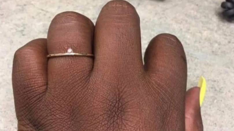 Bride To Be Kicks Off About Tiny Diamond Engagement Ring Ladbible