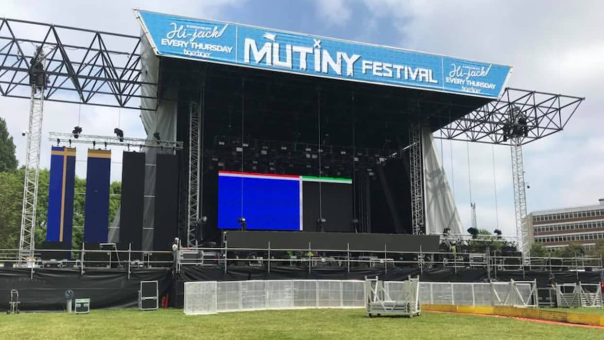 Mother Of Girl Who Died At Mutiny Festival Issues Warning To Others -  LADbible