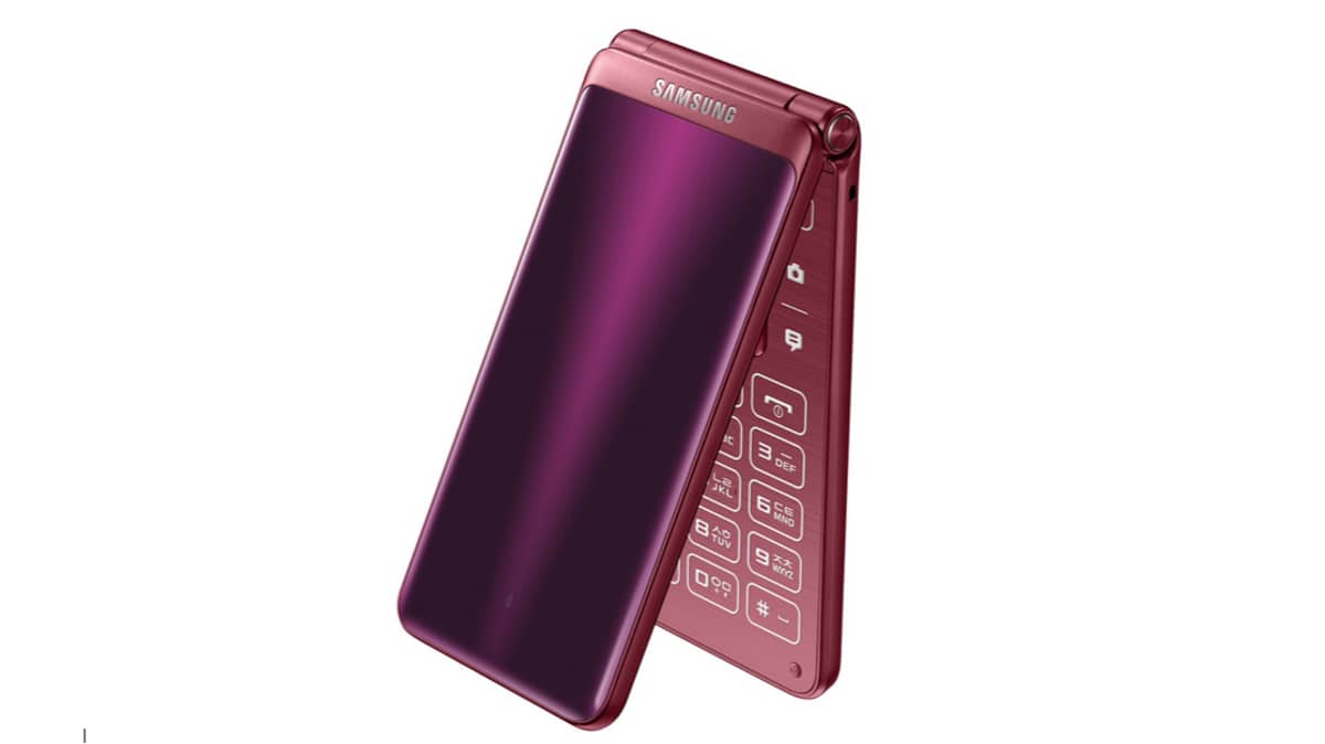 Japanese Mobile Phone On White Background Garake Stock Photo - Download  Image Now - Flip Phone, Pink Color, White Background - iStock