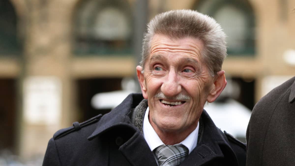 Barry Chuckle Dies At The Age Of 73 Ladbible