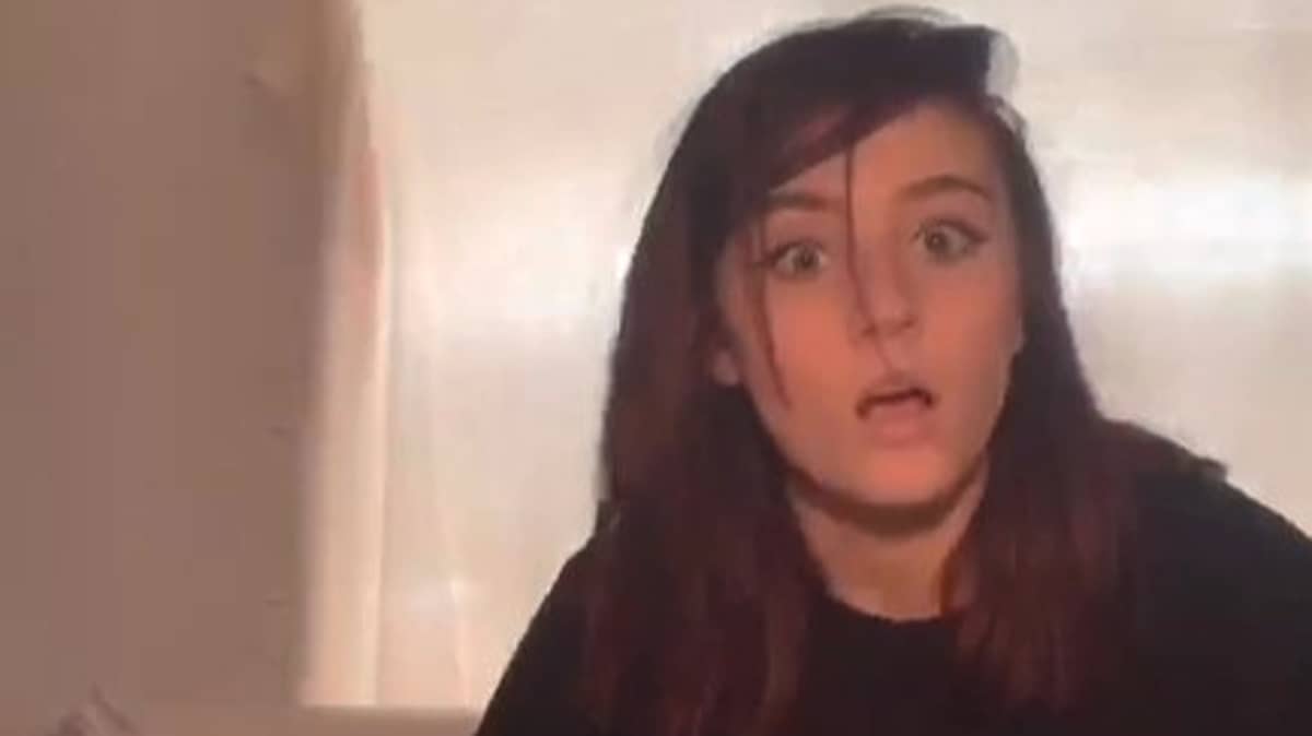 Teenager Horrified When She Realises That Her Thighs Can Fart And