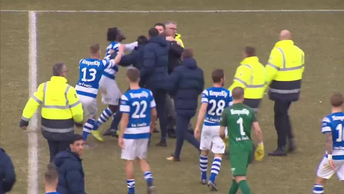 Hooligans Attack Players And Stewards During Dutch Football Game - LADbible