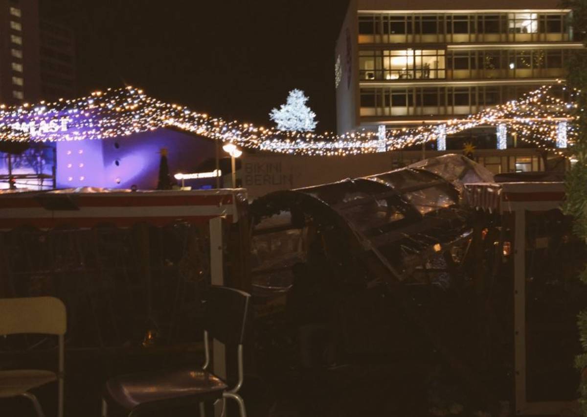 Lorry Crashes Into Berlin Christmas Market In Suspected Terror Attack ...