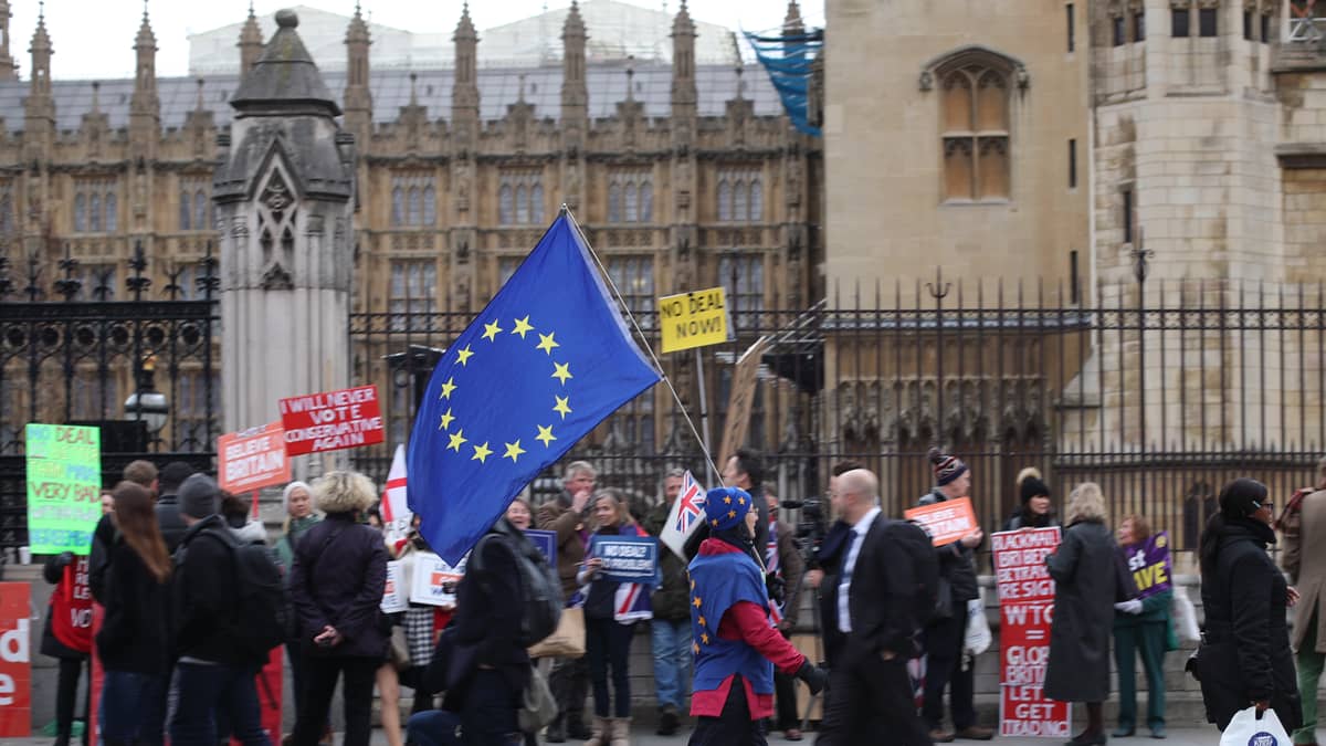 Parliament Votes To Prevent No Deal Brexit From Happening - LADbible