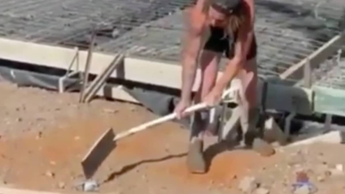 Aussie Tradie Hits A Spray Paint Can With A Shovel Ladbible