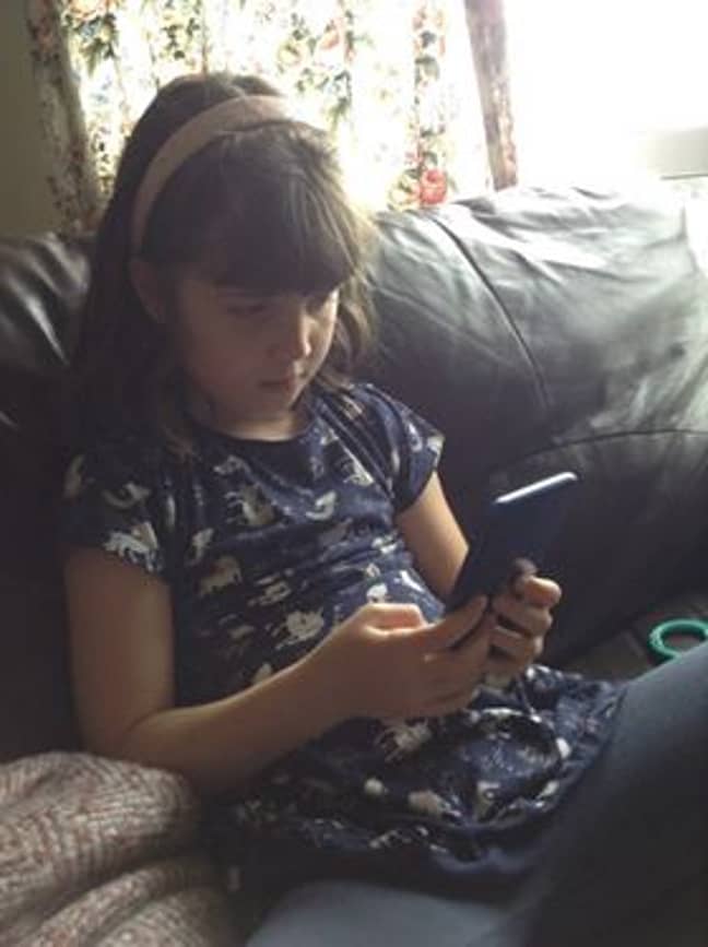 Mum Slams Popular Game Roblox After Daughter Racks Up 300 Bill On Her Phone Ladbible - roblox clear children