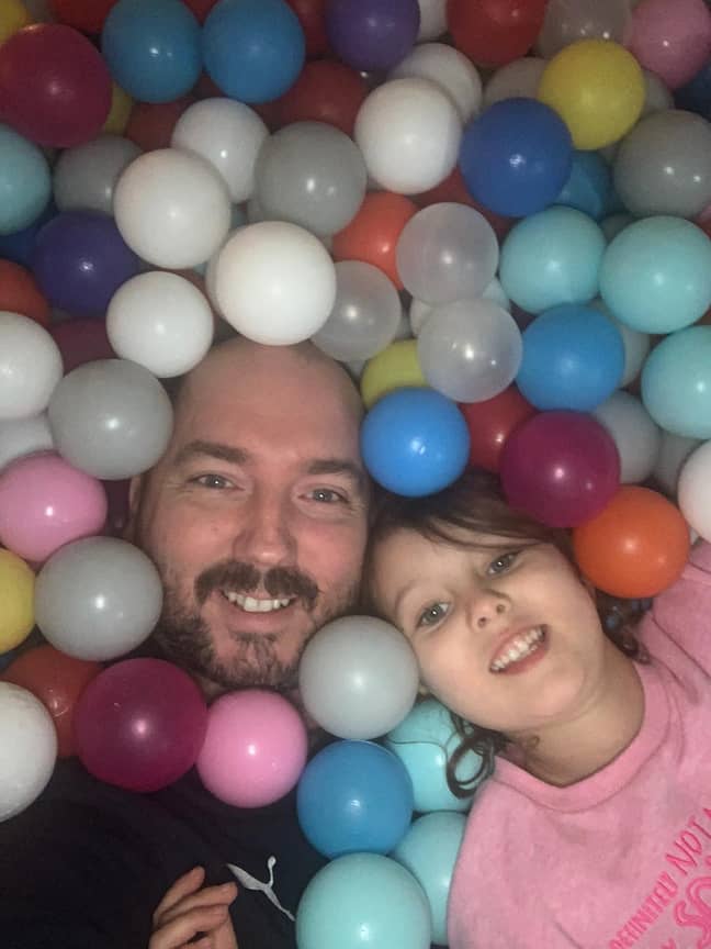 dad-fills-lounge-with-26-000-plastic-balls-to-hide-daughter-s-birthday