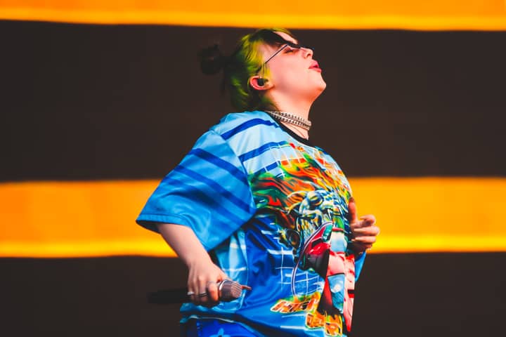 billie eilish taking off shirt