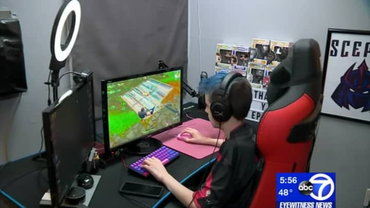 Playing Fortnite During The Day Boy 14 Makes 150 000 Playing Fortnite For Up To 18 Hours A Day Ladbible