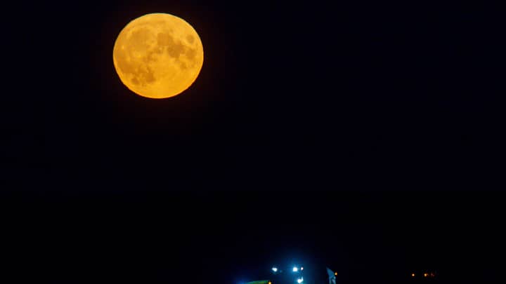 Full Corn Moon Peaked Today But You Can Still See It From The Uk Ladbible