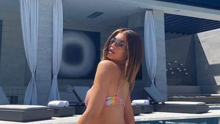 Kylie Jenner Deletes An Instagram Picture After Fans Accuse Her Of Editing Ladbible