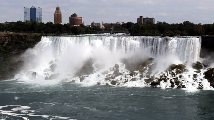 Us Army Found Bodies And Coins When It Ran Niagara Falls Dry Ladbible