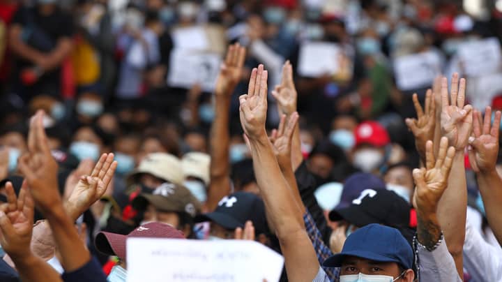 Protesters In Myanmar Adopt Three Finger Salute From The Hunger Games Ladbible