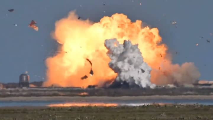 Spacex Rocket Explodes On Landing Attempt After Test Flight Ladbible